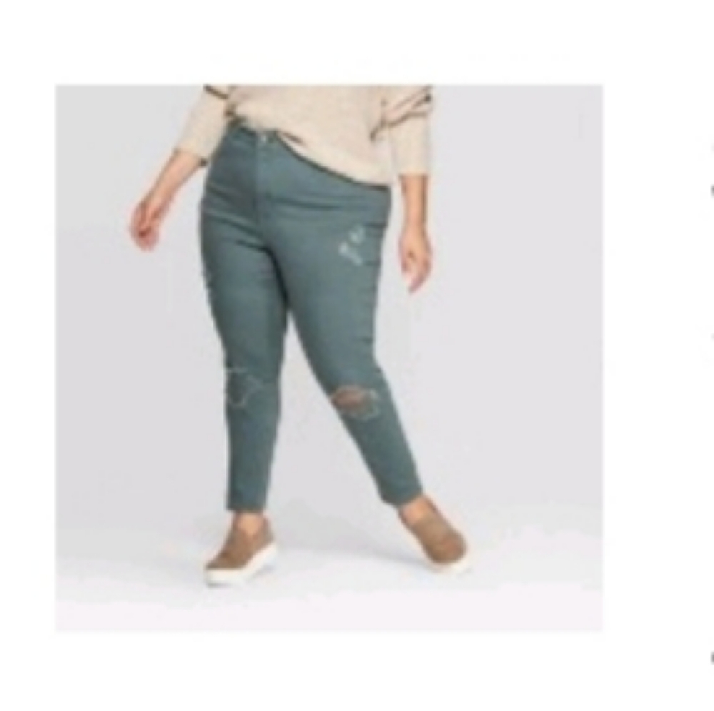 Distressed skinny jeans